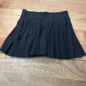 Aritzia TNA black pleated tennis skirt size S